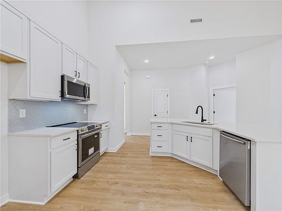 4th image of 6 Argyll Cir