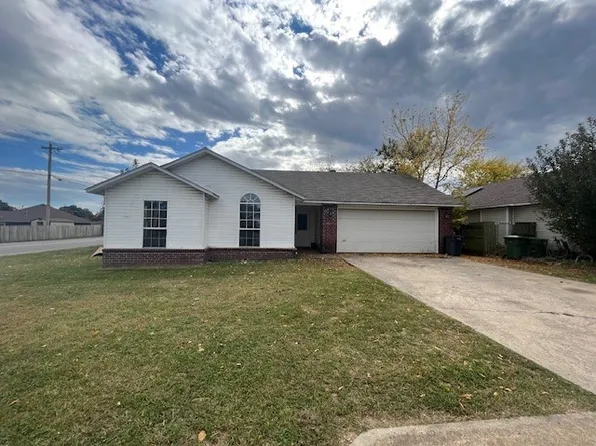 712 E Hardwood Dr, Rogers, AR 72758