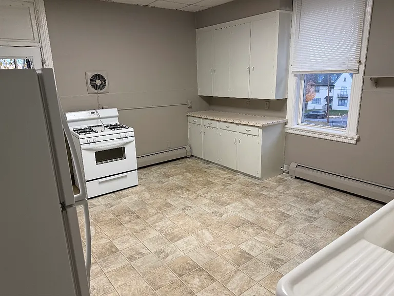 535 Monroe Ave #2-2B — Photo 2