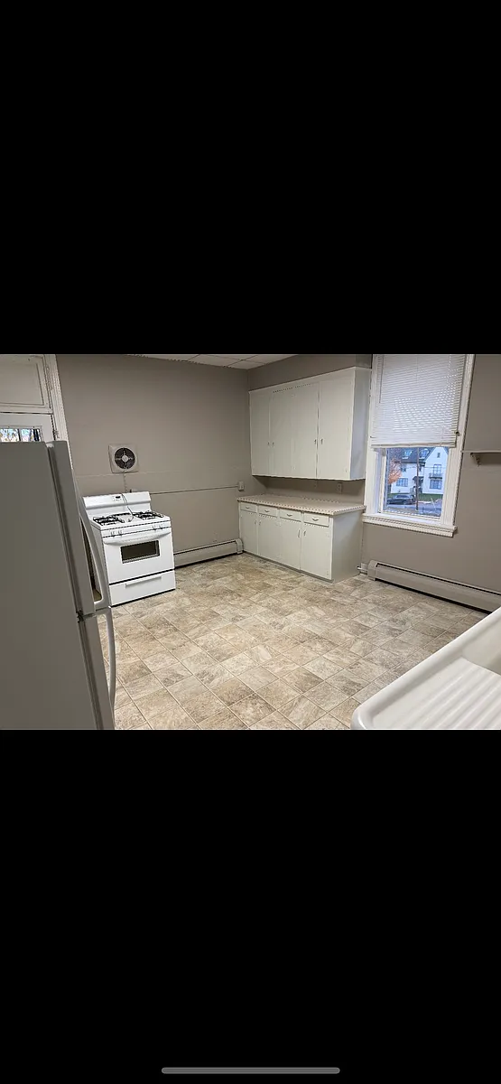 Building Photo - 535 Monroe Ave #2-2B