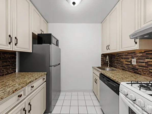 211 East 53rd Street image 5 of 7