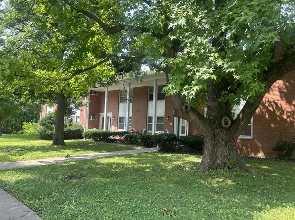 Carriage Place Apartments: 2708 34th Street, 2708 34th St APT 8, Rock Island, IL 61201