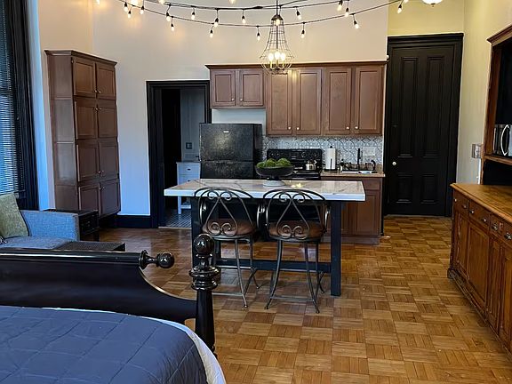 5th image of 1708 Logan St APT 1