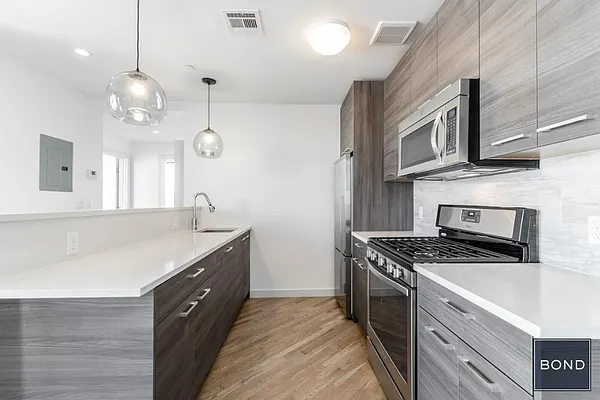 Rented by Bond New York | media 16