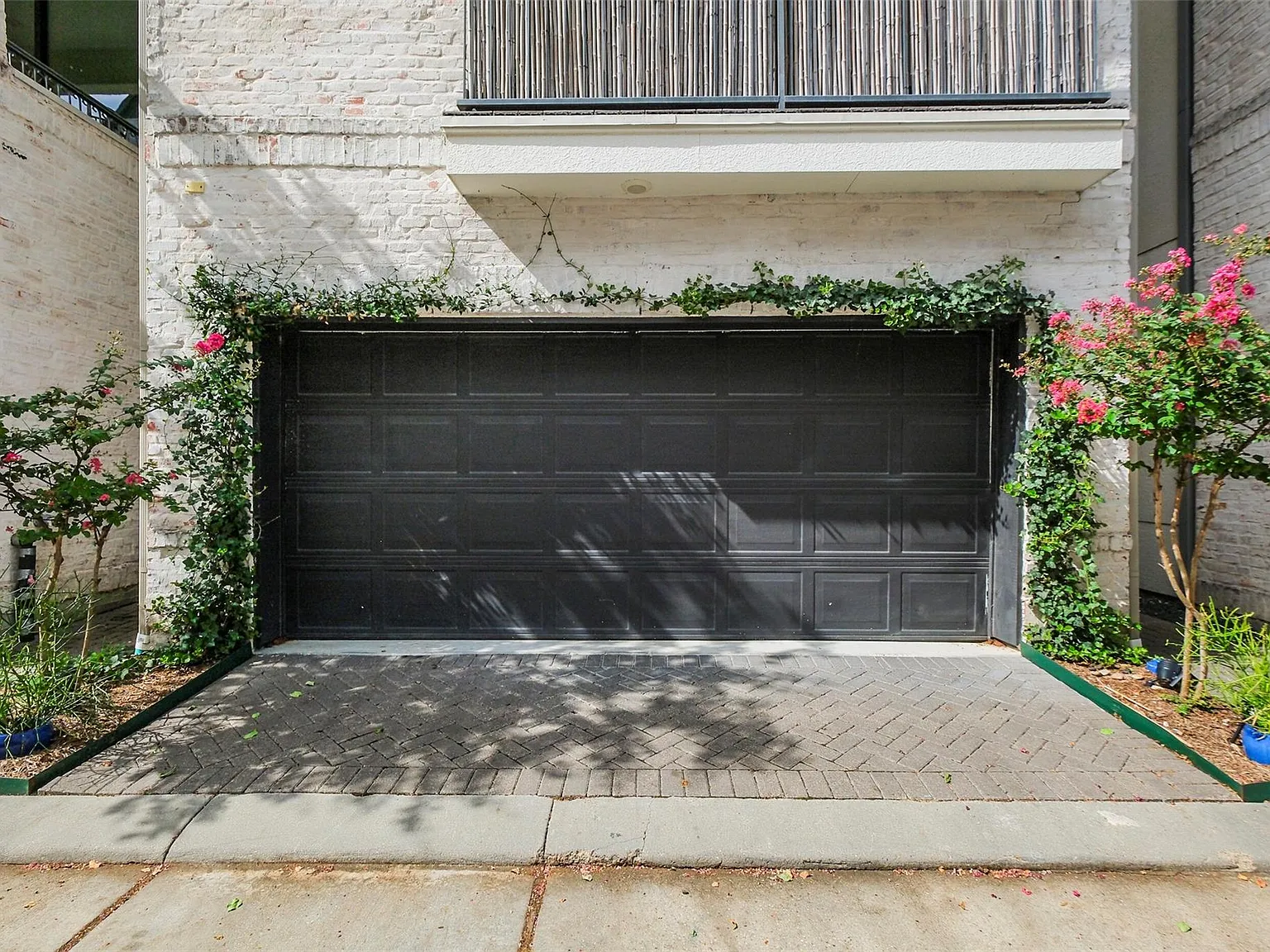 3 bed, 3.5 bath, 2144 sqft, $3,000 — Photo 2