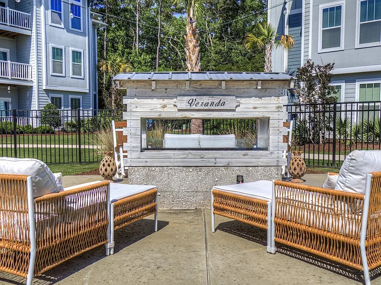 The Veranda at Market Commons — Photo 8