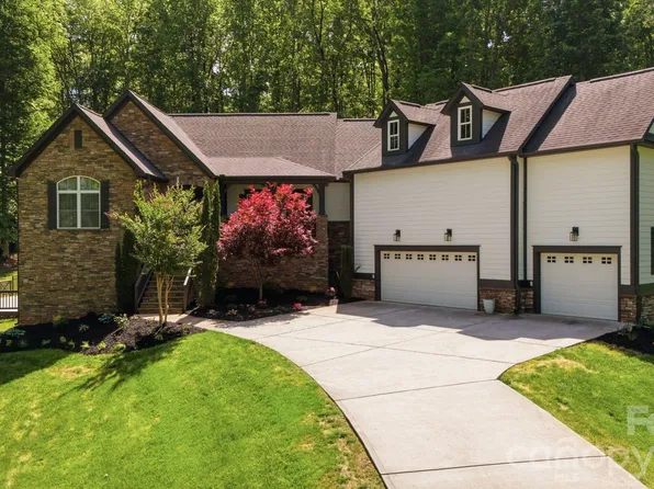 221 Logan Crossing Dr, Davidson, NC 28036
