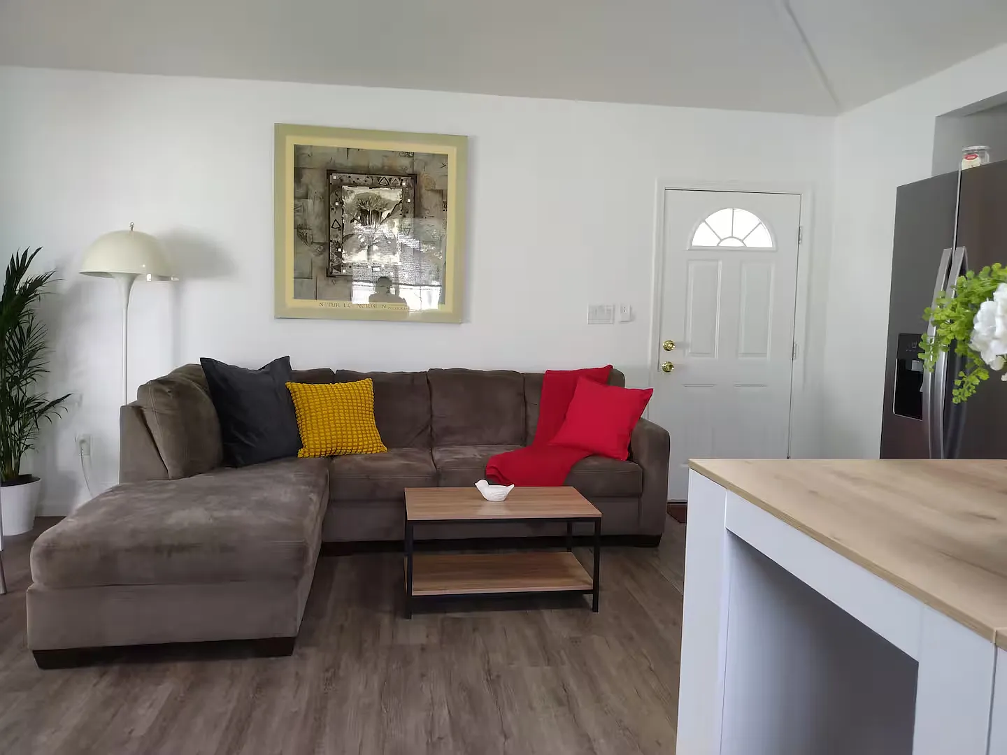5041 Alhama Dr — Photo 2
