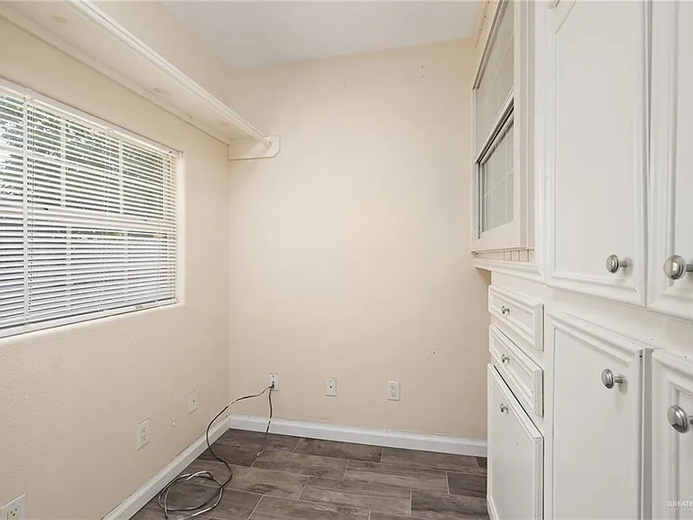 413 E Wisteria Ave — Photo 13