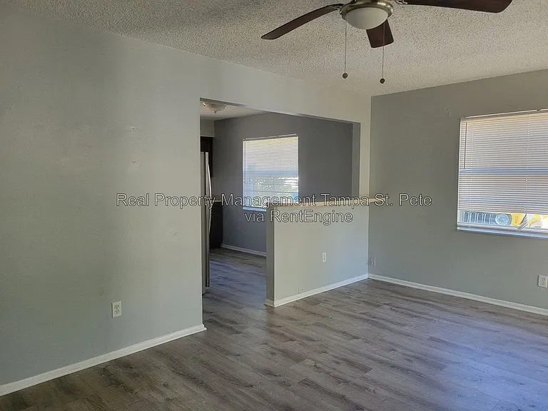 917 Lake Palms Dr — Photo 8