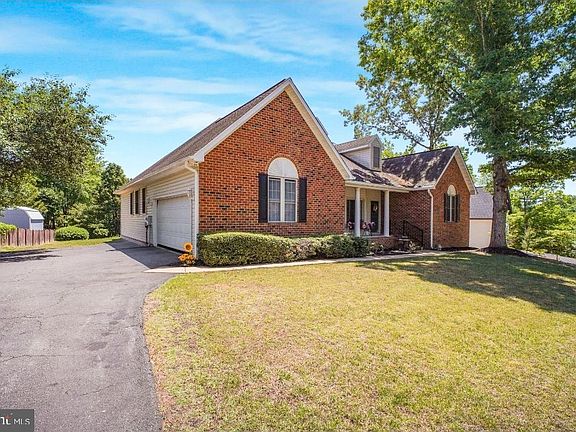 2nd image of 109 Huntington Hills Ln