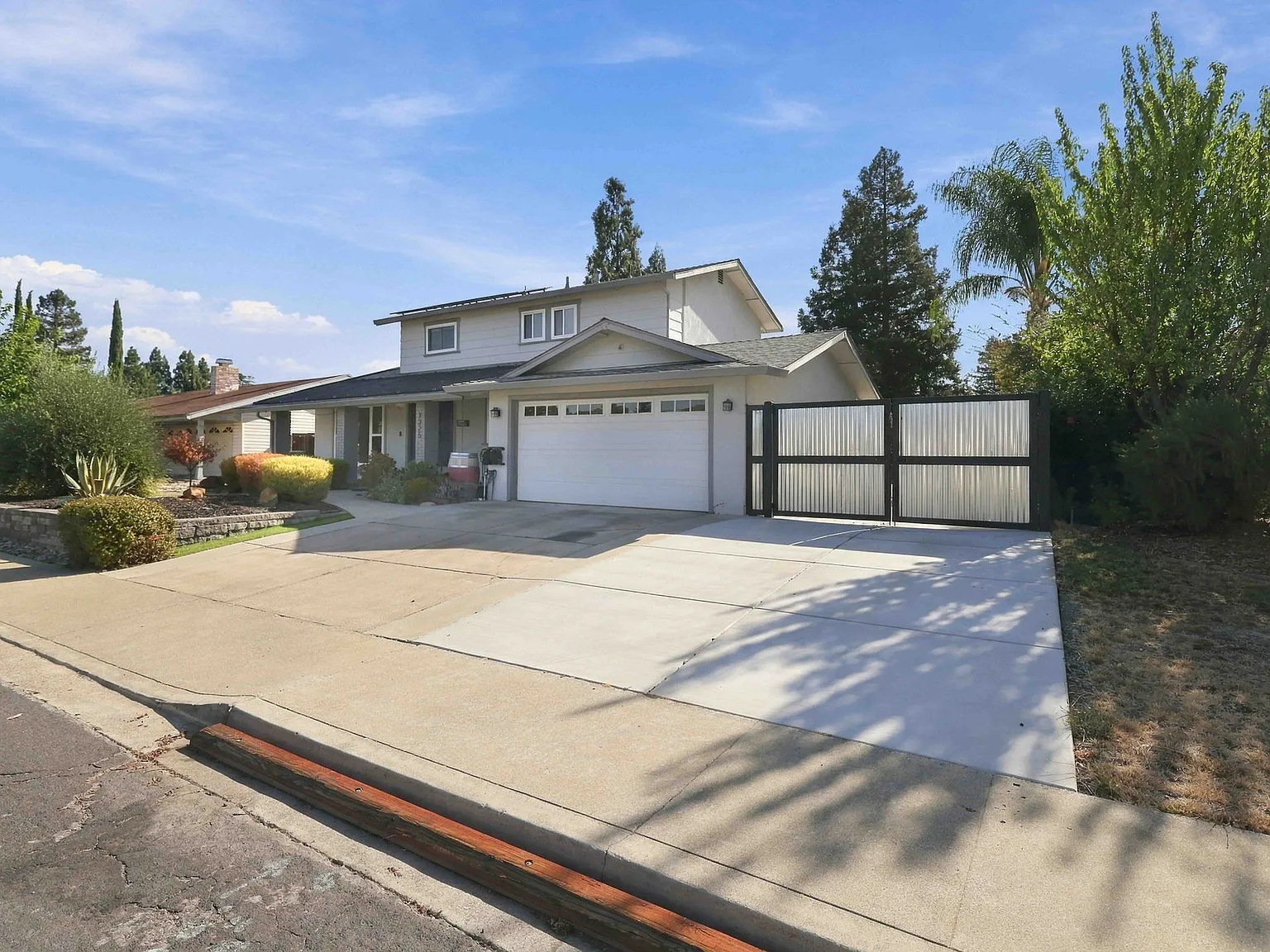 4 bed, 1761 sqft, $4,600 — Photo 3