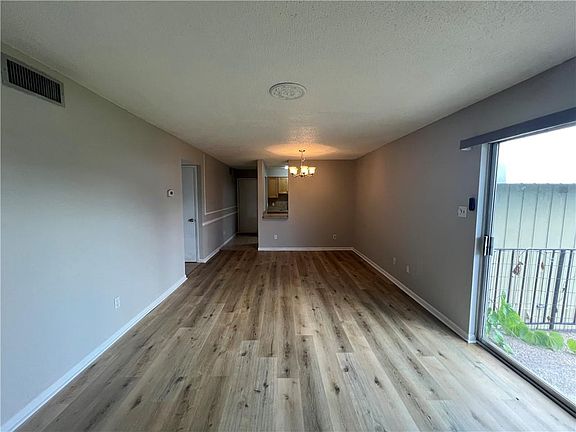 4th image of 225 Riverbend Dr #225