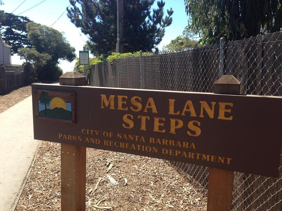 2nd image of 209 Mesa Ln