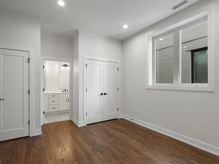 420 E 50th Pl #2 — Photo 14