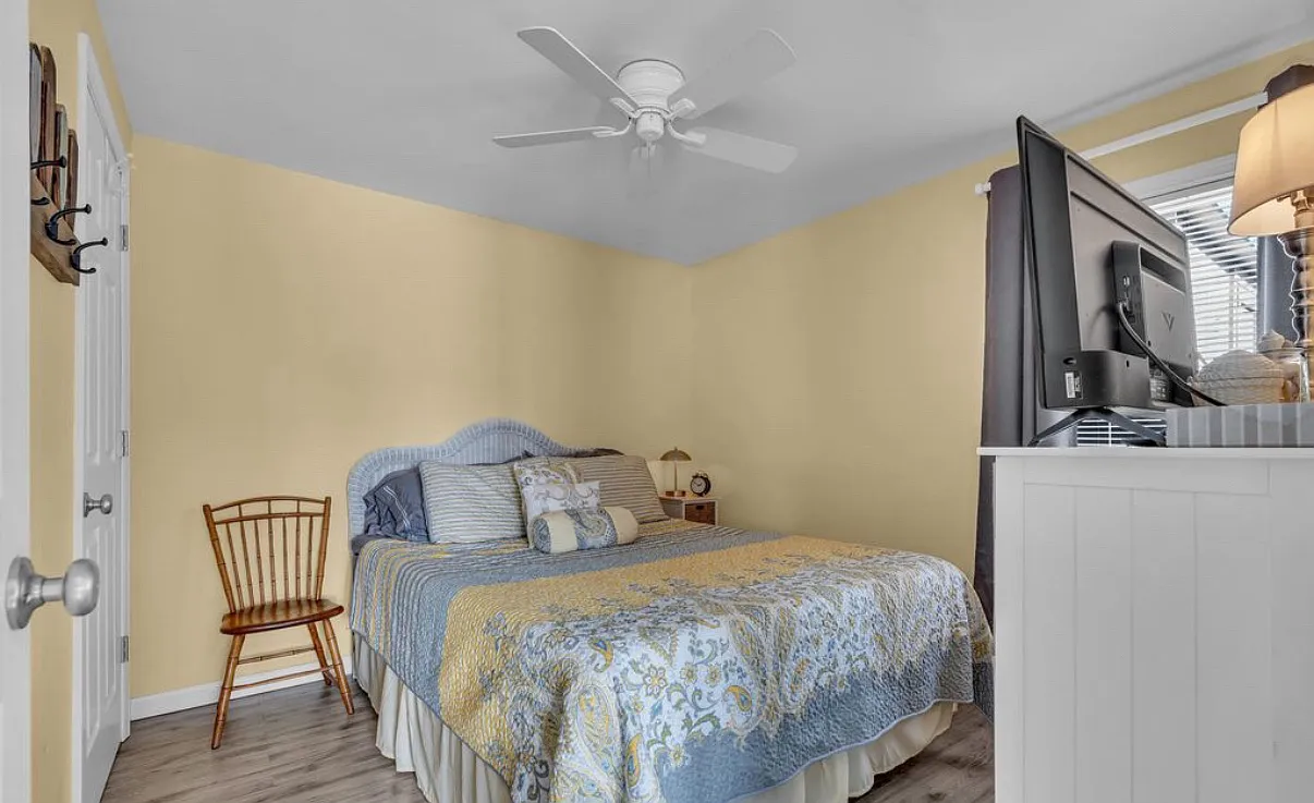 2 bed, 800 sqft, $2,000 — Photo 2