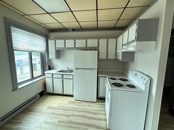 5th image of 122 S Main St Unit B