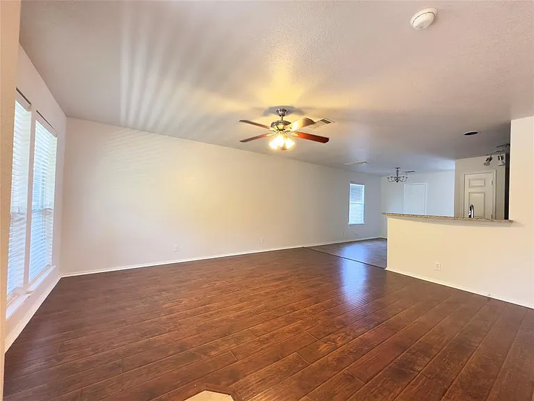 513 Rolling Oak Dr — Photo 4