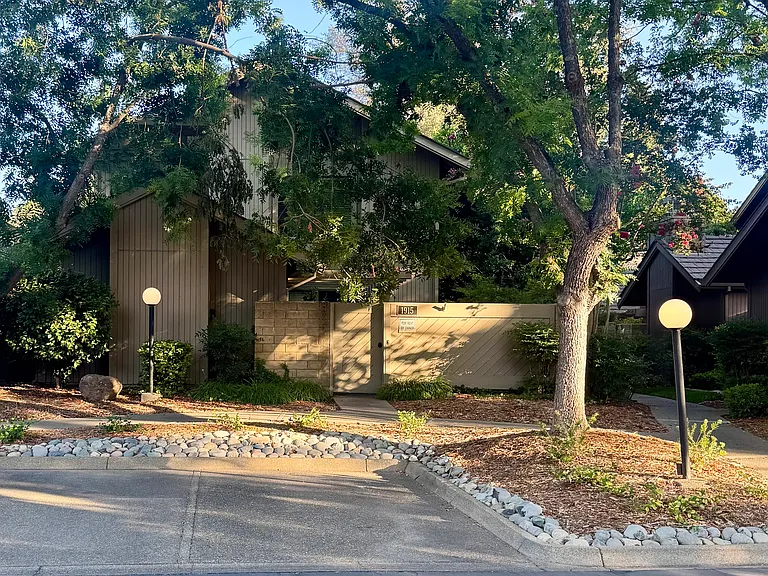 1915 Discovery Village Ln — Photo 3