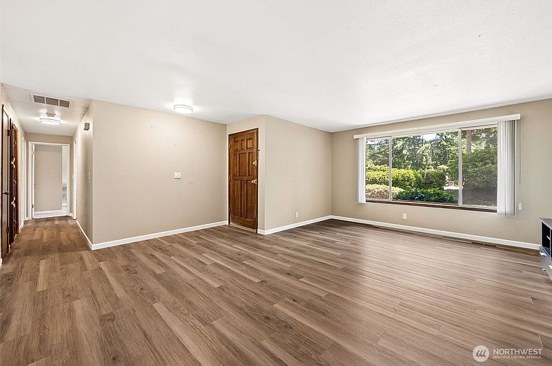5th image of 5604 18th Court NE