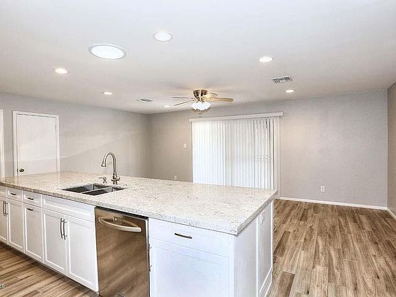 3rd image of 614 E Lodge Dr