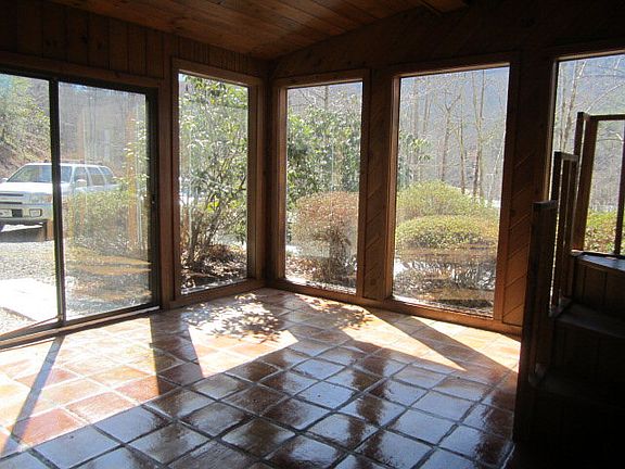 4th image of 3260 Blowing Rock Blvd