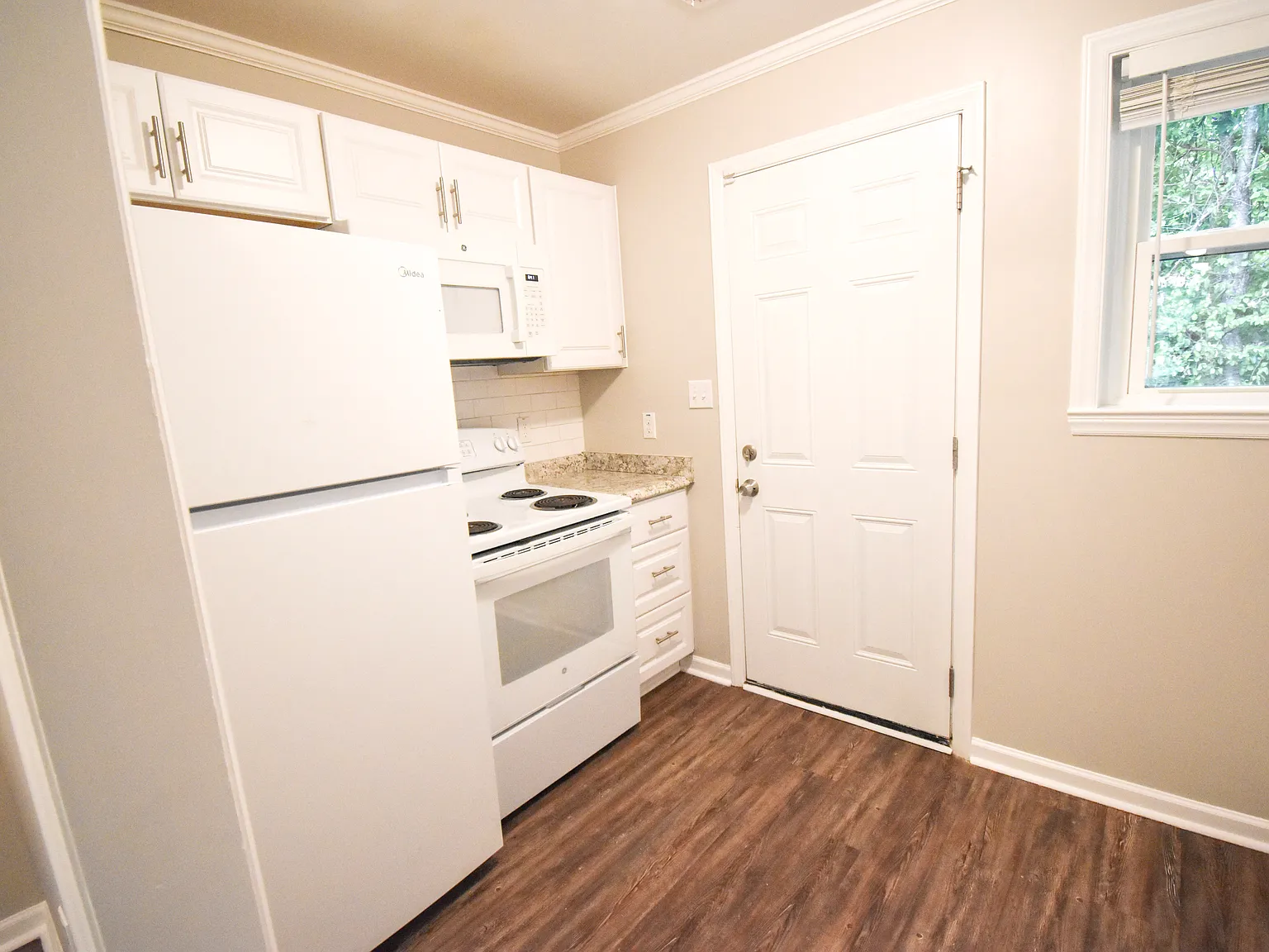 2 bed, 700 sqft, $1,250 — Photo 3