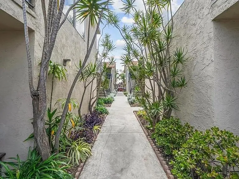 3825 Van Dyke Ave #3 — Photo 33