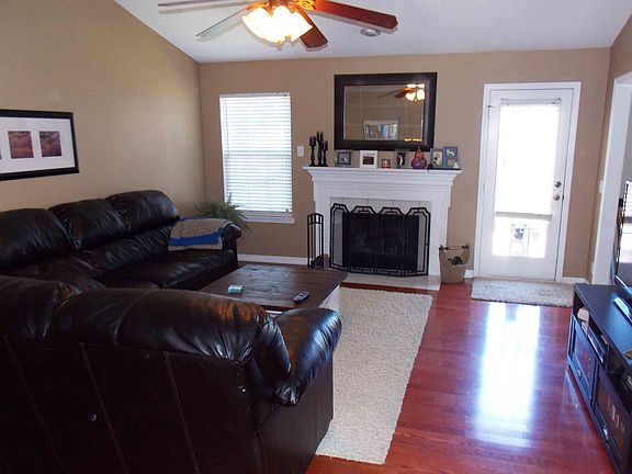 4th image of 805 Winchester Close