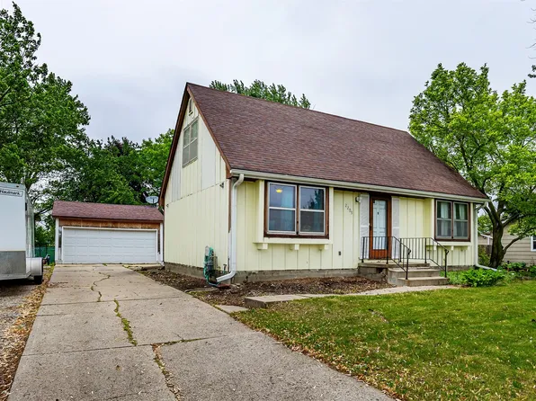 2209 8th Street Ct SW, Altoona, IA 50009