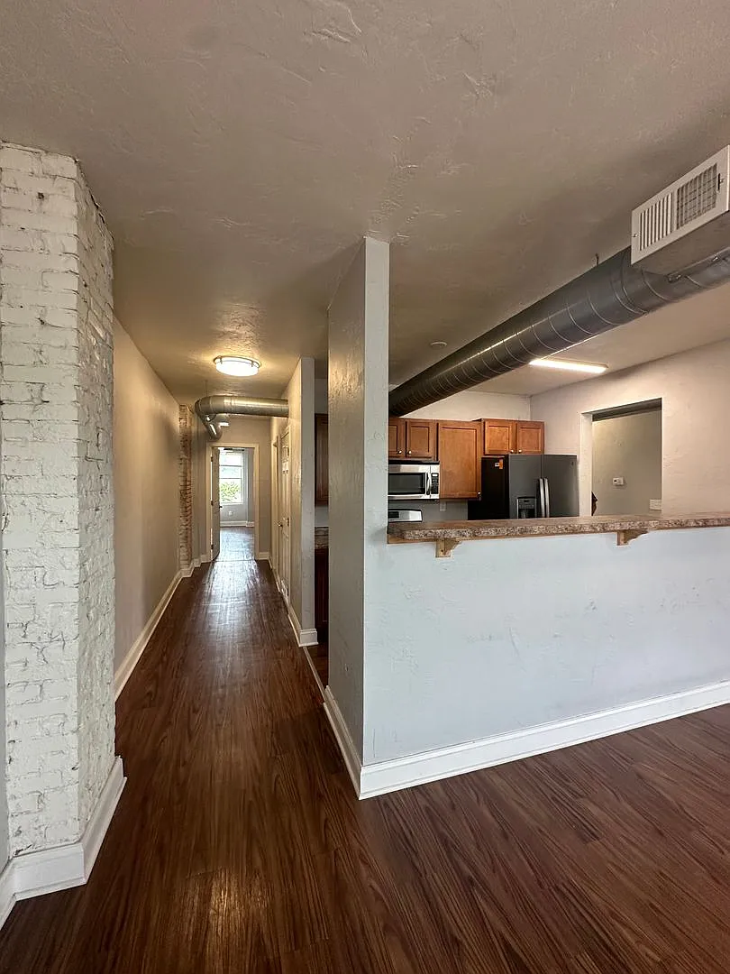 1021 East Carson Street — Photo 3