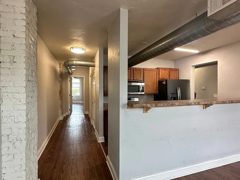 1021 East Carson Street — Photo 2