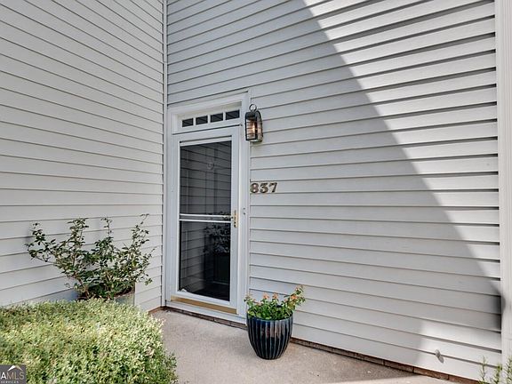 3rd image of 837 Heritage Sq
