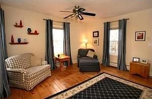 4th image of 14 Greenwood St