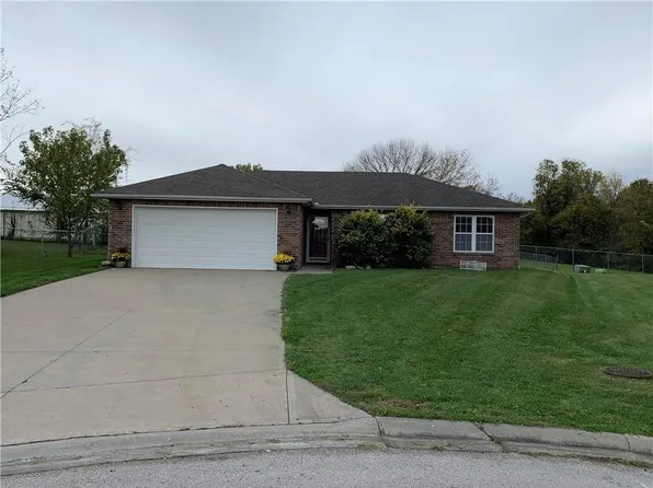 102 Shady Ln, Warrensburg, MO 64093