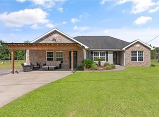 457 Hawks Landing Dr, Waynesville, GA 31566