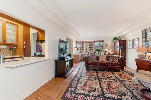 Sold by Ann Weintraub, Ltd. | media 1