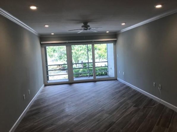 2302 S Manhattan Ave APT 220