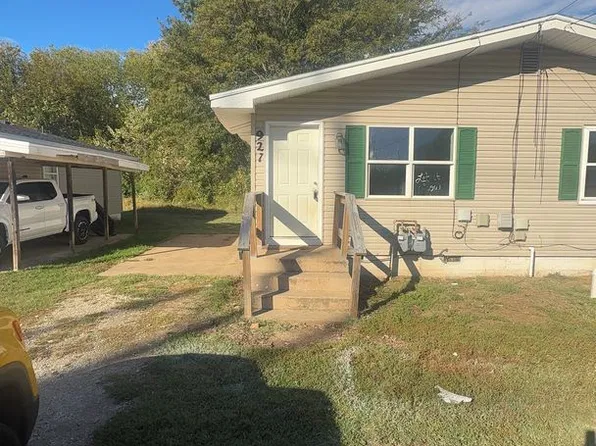 927 N Fulbright Ave, Springfield, MO 65802