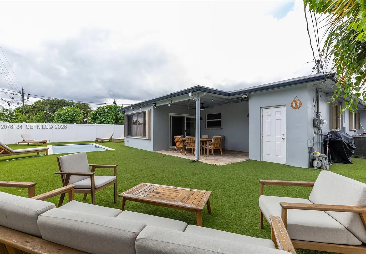 3 bed, 2.0 bath, 1812 sqft, $4,000 — Photo 4