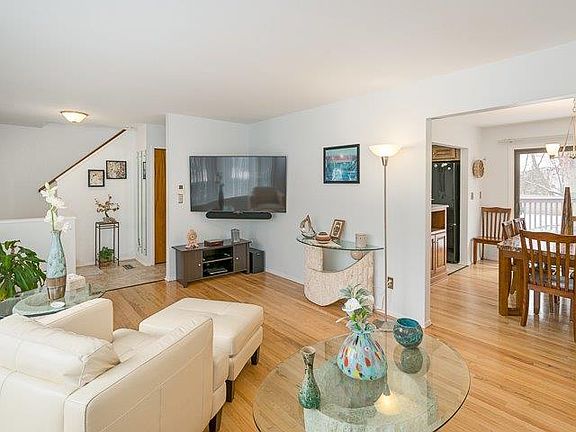 4th image of 2681 Valley Dr