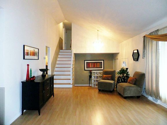 3rd image of 361 Dumbarton Blvd