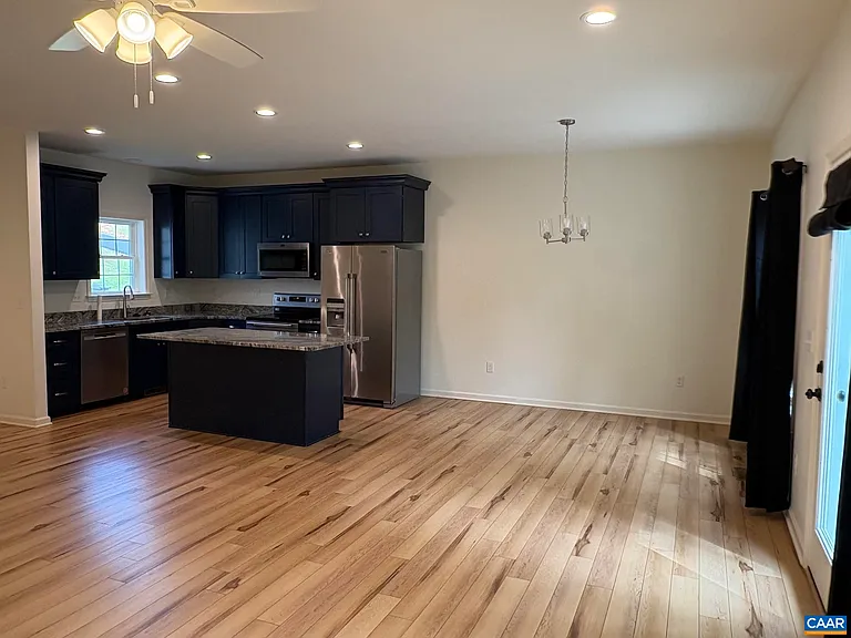 275 Barrington Dr — Photo 3