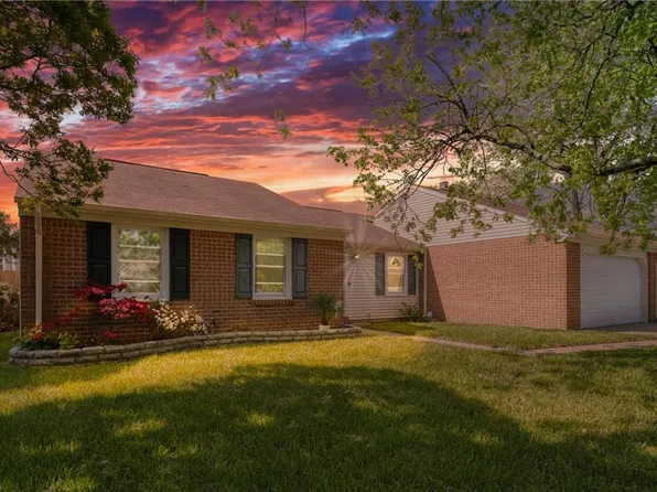901 Woodmark Ct, Virginia Beach, VA 23452