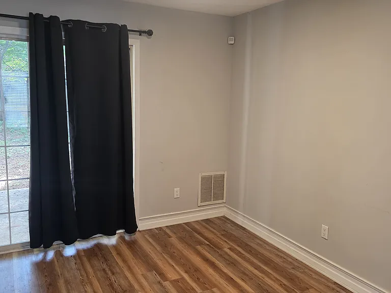 5722 Wells Cir — Photo 10
