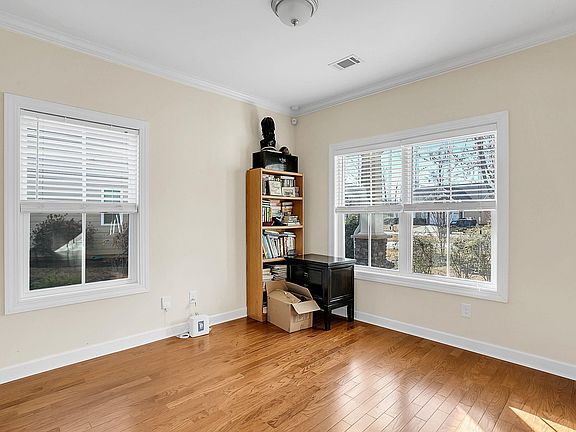 4th image of 140 Belgian Blue Way