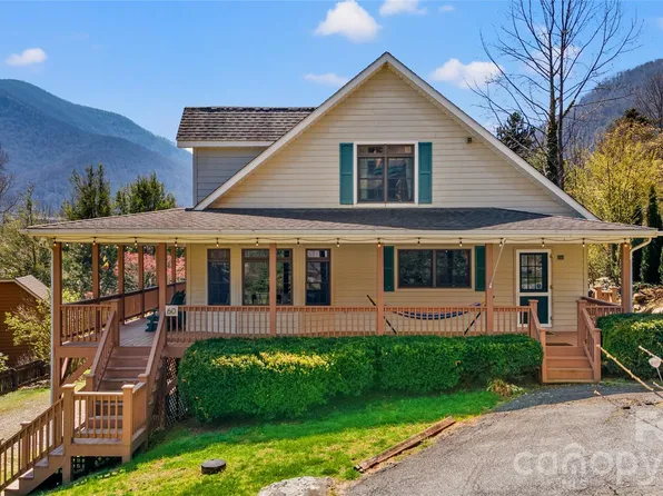 60 Rolling Ln, Maggie Valley, NC 28751