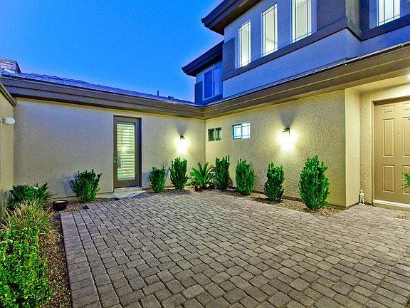 Over-sized Courtyard