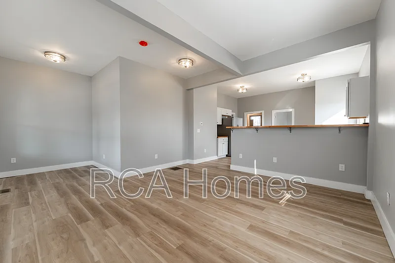 3 bed, 2.0 bath, 1300 sqft, $1,500 — Photo 3