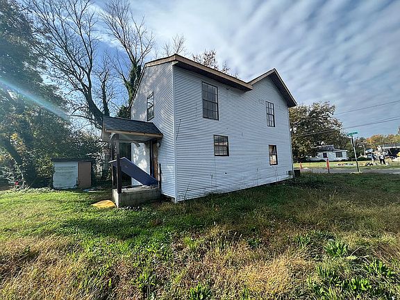 2nd image of 424 Linden Ave